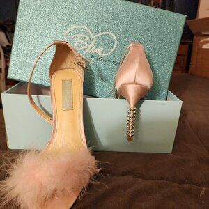 Betsy Johnson size 6.5 sandals